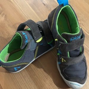 PLAE Kids Shoes Size 13.5 Y